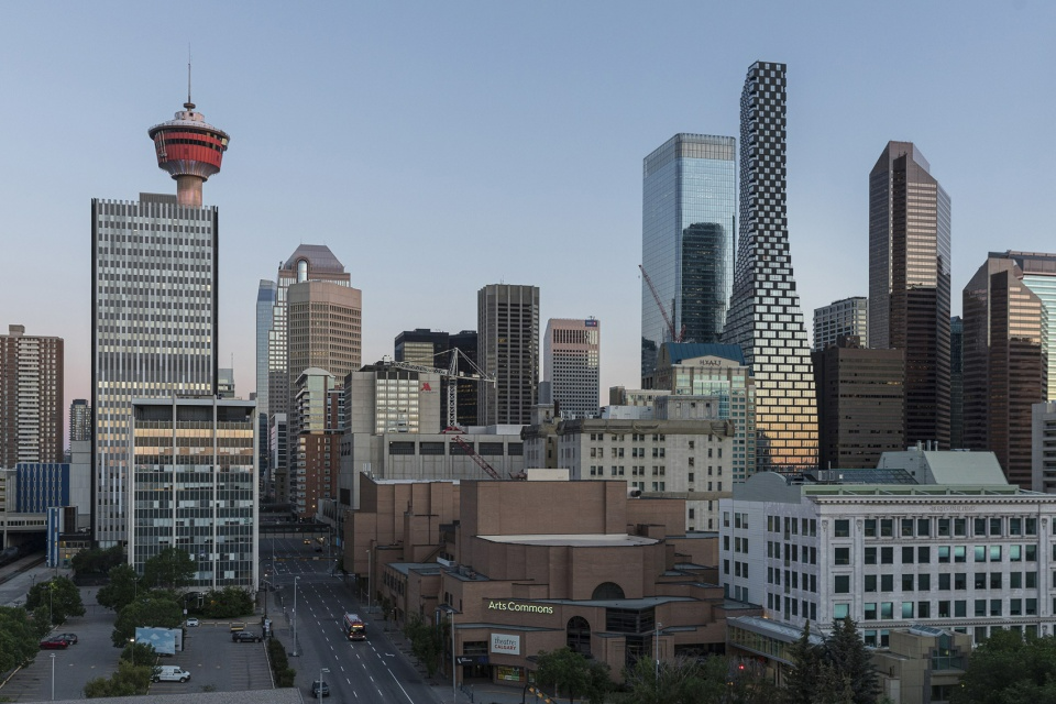 Toa thap co thiet ke uon luon tai Canada hinh anh