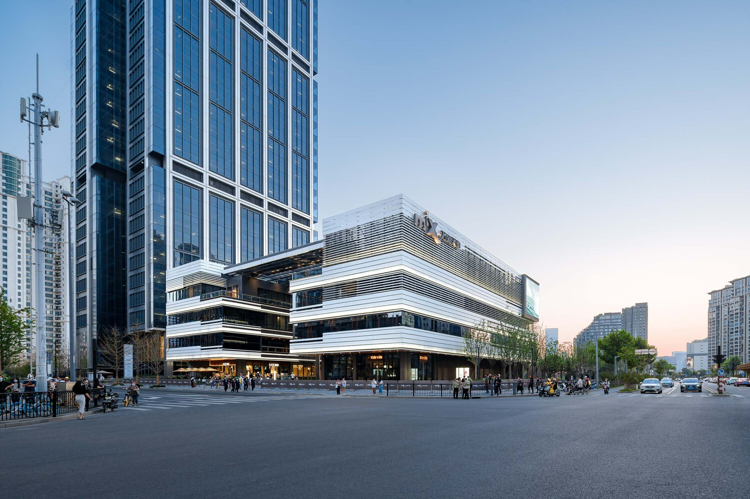 trung tam thuong mai anh 3