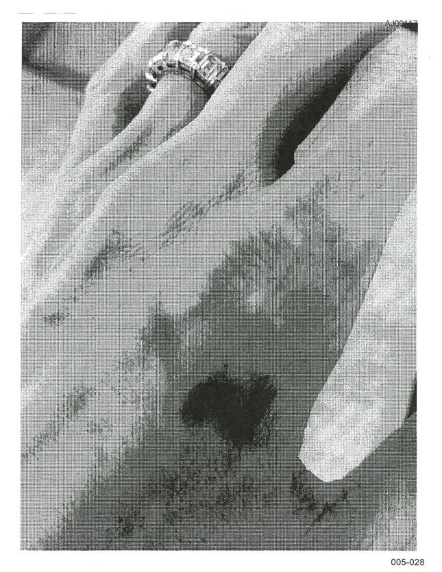 Brad Pitt bạo hành Jolie ảnh 2 Brad Pitt bao hanh Jolie anh 2