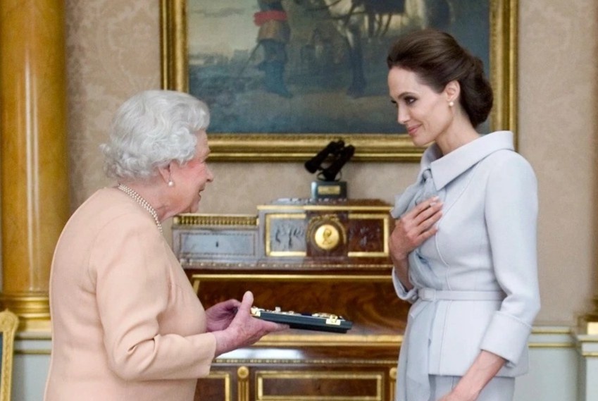 Cuoc gap cua Nu hoang Anh voi Angelina Jolie va gioi sao Hollywood hinh anh