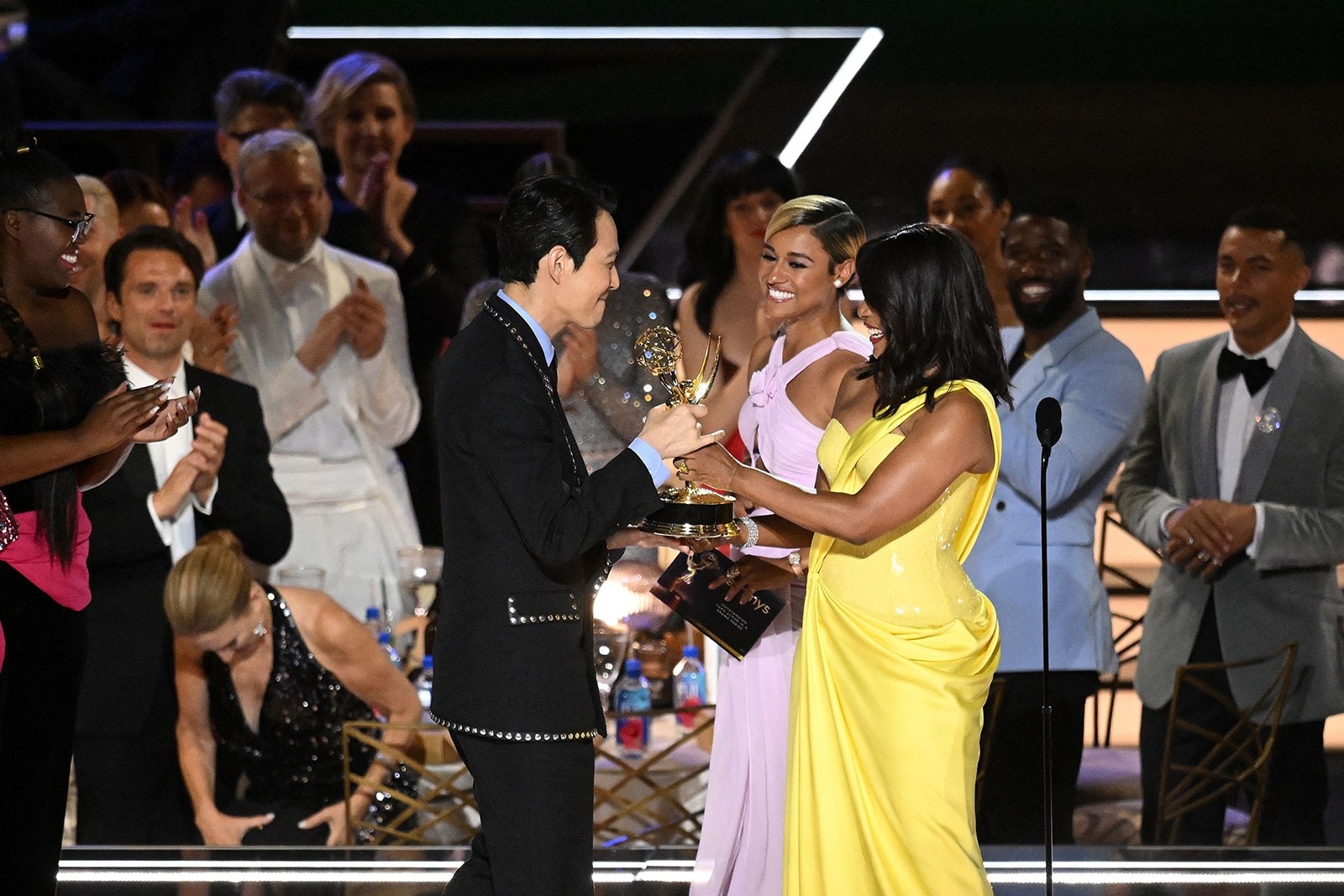 Lee Jung Jae thắng Emmy ảnh 2 Lee Jung Jae thang Emmy anh 2