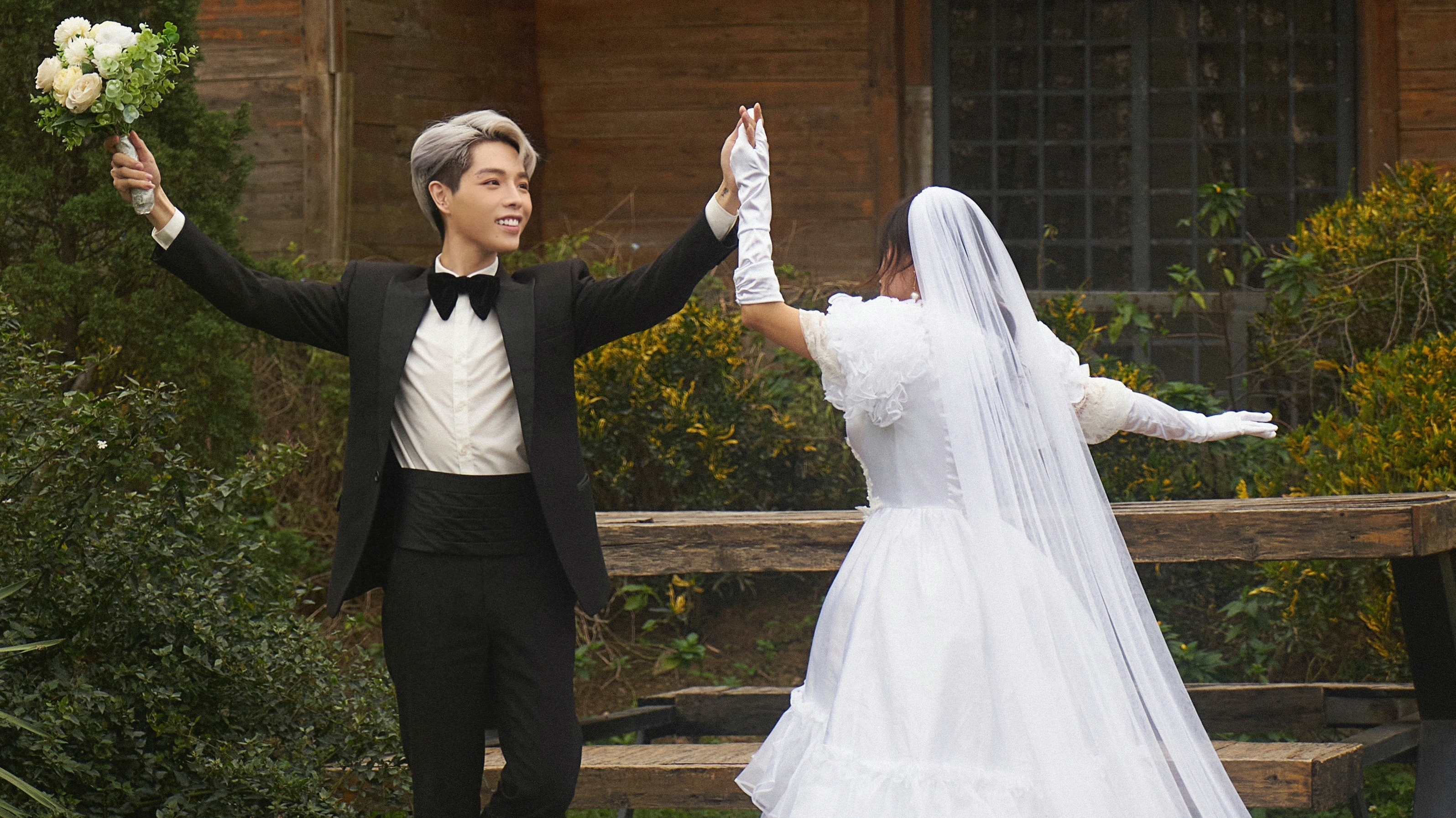 Qua khu doi,  hien tai don anh 2