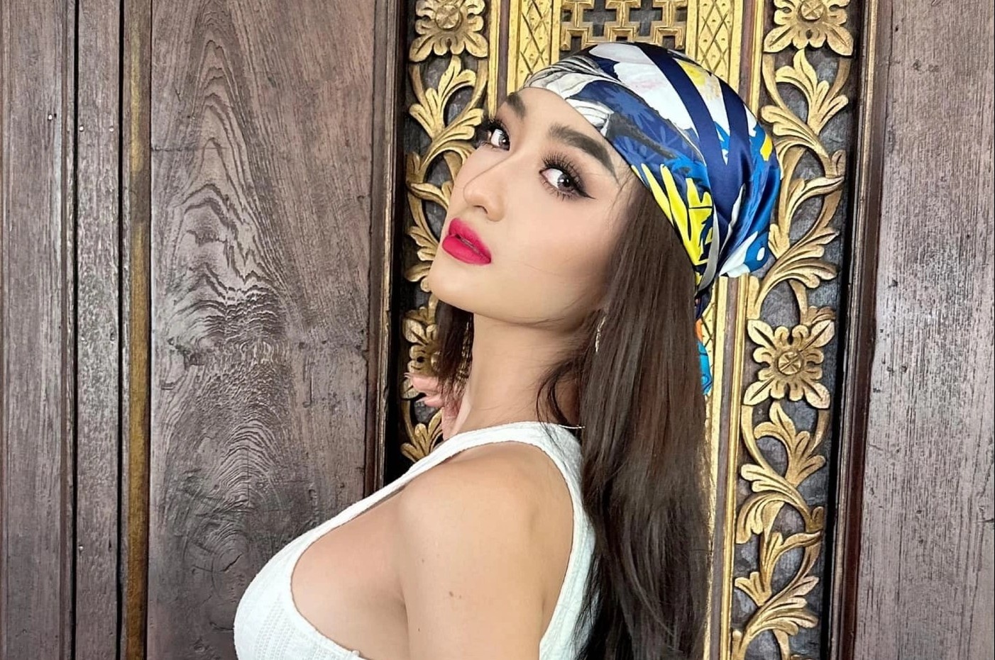 Nguoi dep Campuchia xin loi Hoa hau Thuy Tien hinh anh