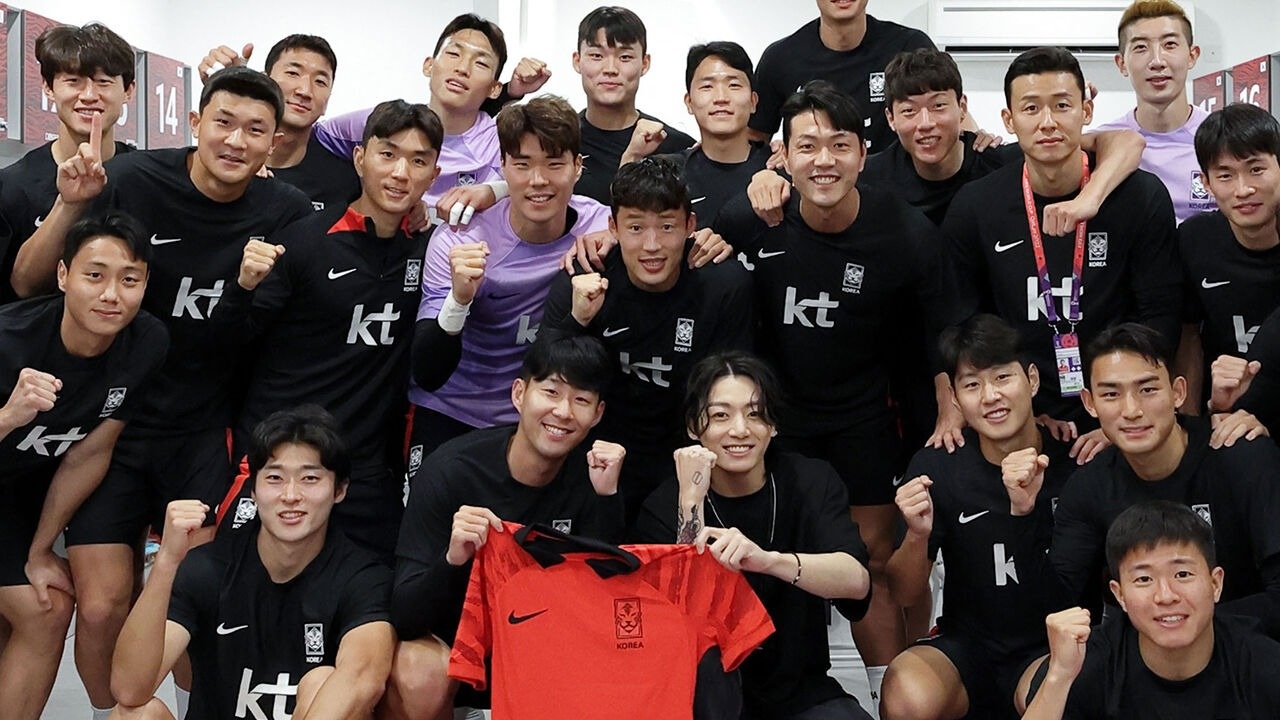 Jungkook hát ở World Cup ảnh 2 Jungkook hat o World Cup anh 2