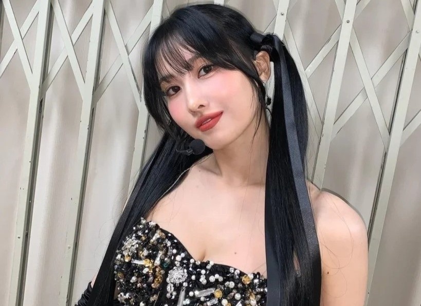 Momo (TWICE) dien ao ong quyen ru hinh anh