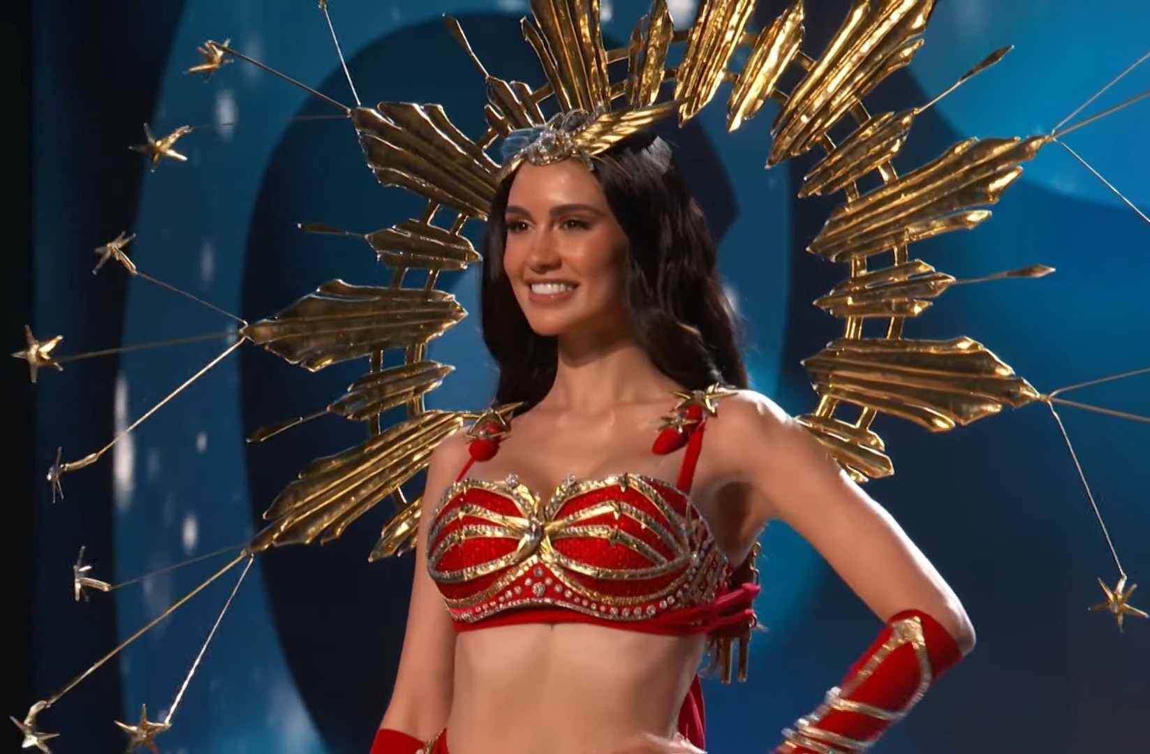 Ngoc Chau va cac thi sinh trinh dien trang phuc dan toc hinh anh