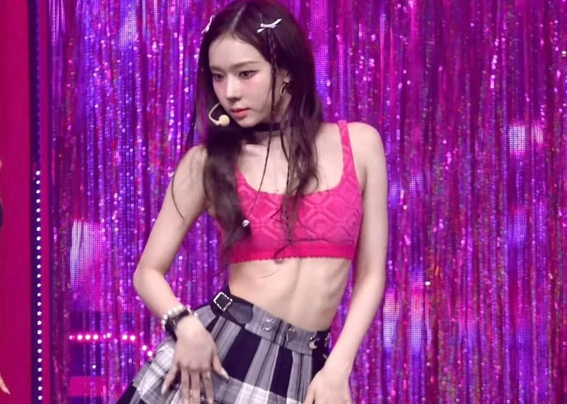 Than hinh gay ho xuong suon cua nu than tuong Winter hinh anh