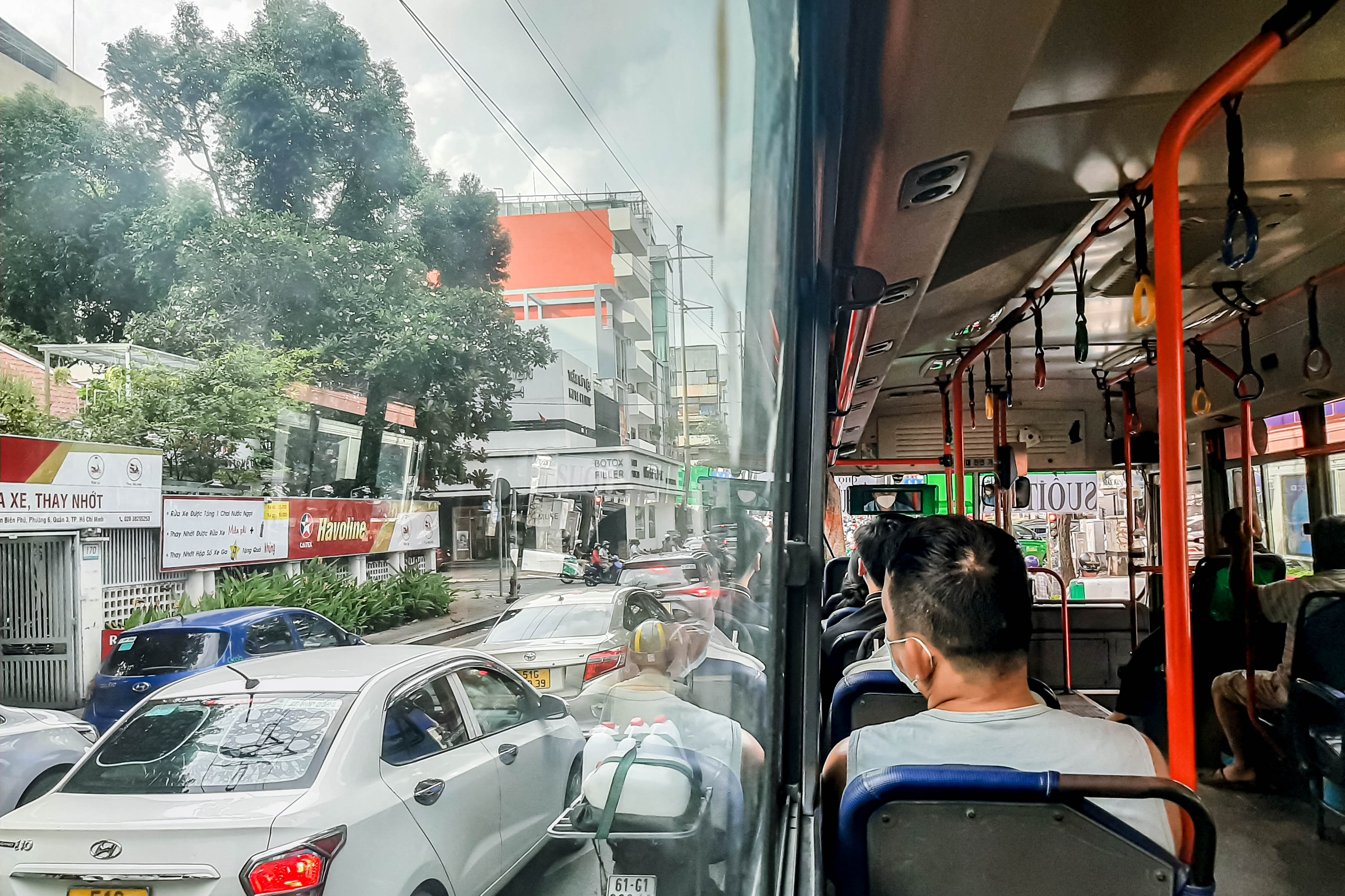 Du lich bang xe buyt o TP.HCM chua den 20.000 dong/ngay hinh anh