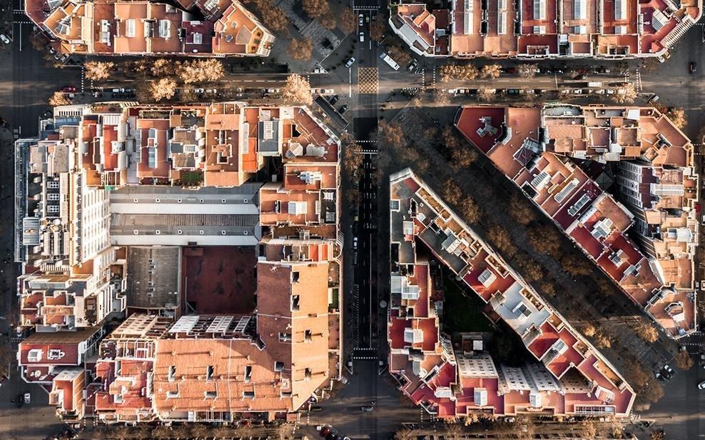 Nhung ngoi nha Barcelona doc dao nhin tu tren cao hinh anh