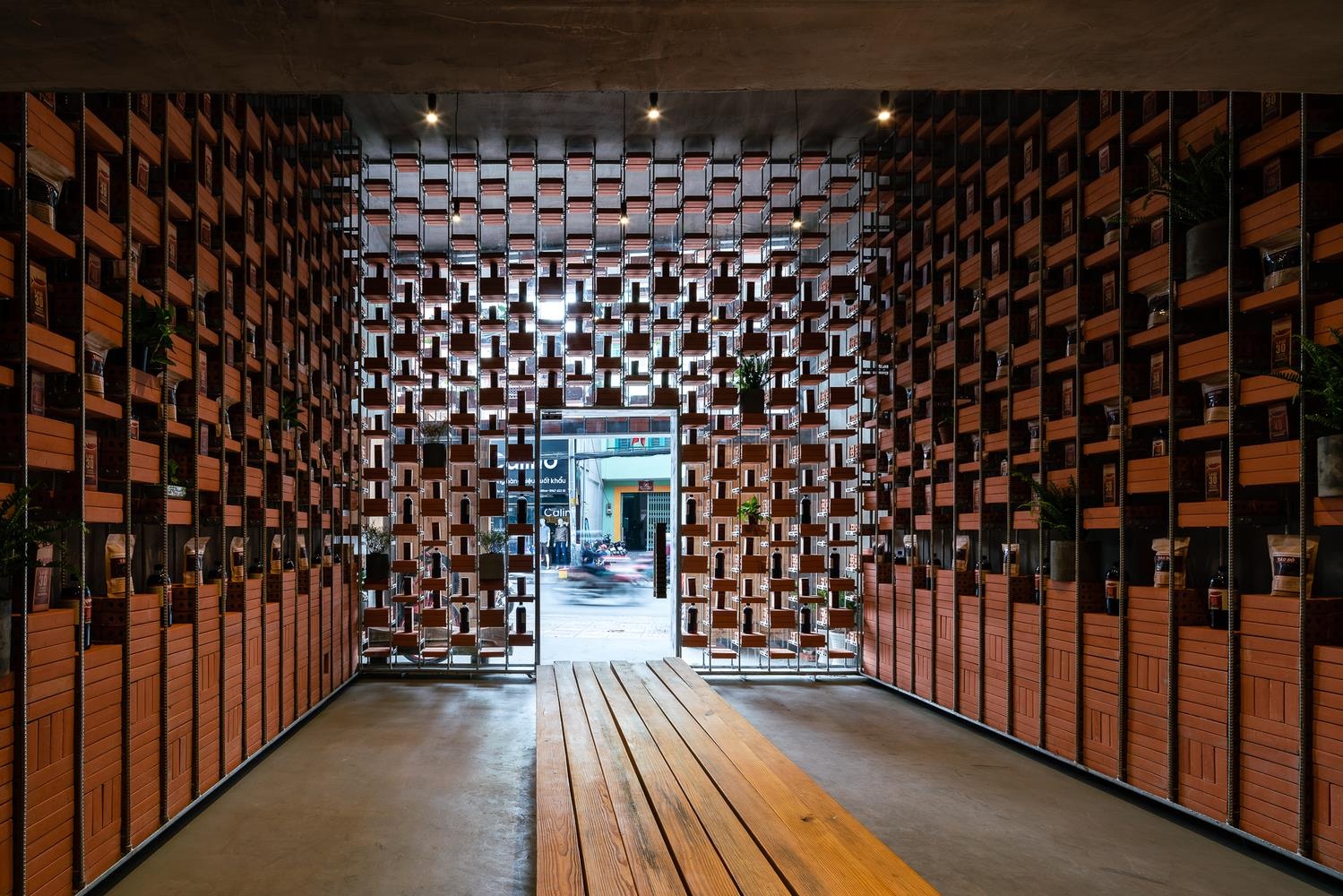 Cua hang nuoc mam voi thiet ke doc dao o TP.HCM hinh anh