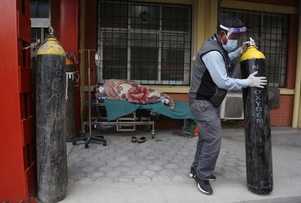 Bac si Nepal canh bao khung hoang Covid-19 anh 4