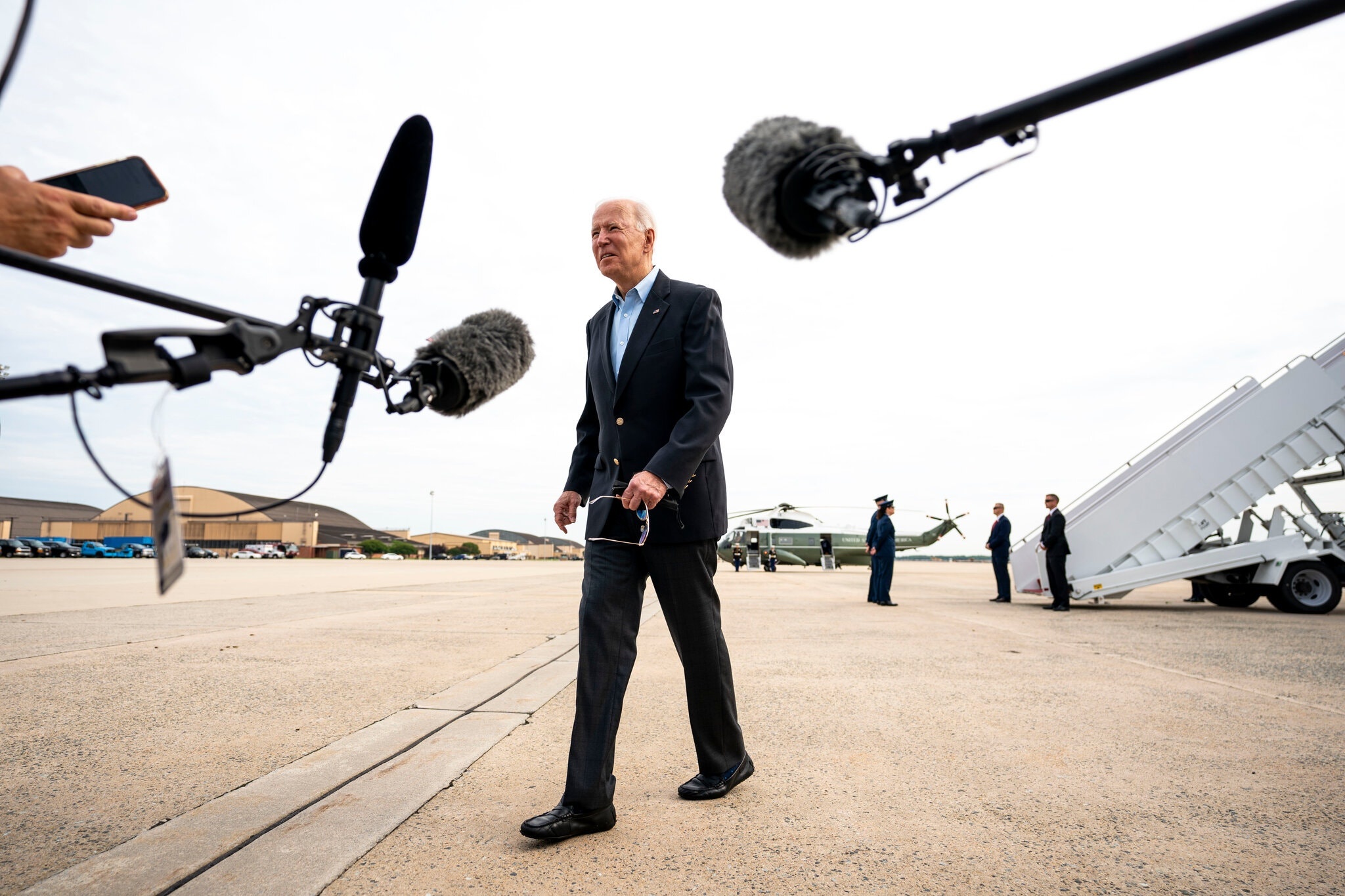 Rao can nuoc tiep nhan vaccine cua My anh 1