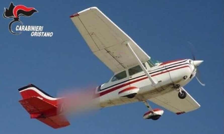 Vali cocaine hon 10 trieu USD roi tu may bay xuong ngoi nha o Italy hinh anh