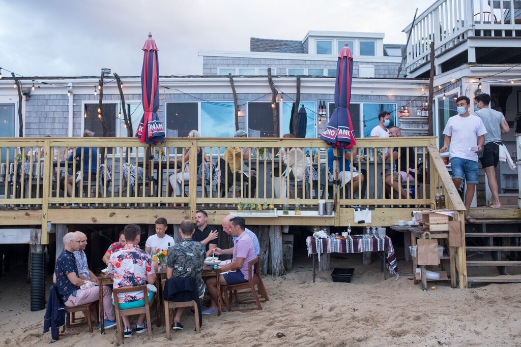 Delta bung phat o thi tran My anh 4