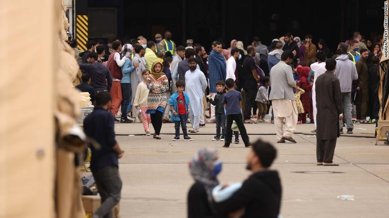 Nguoi so tan khoi Afghanistan tai Can cu Ramstein anh 3