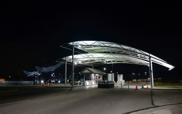 Can cu khong quan My phong toa do tay sung anh 1