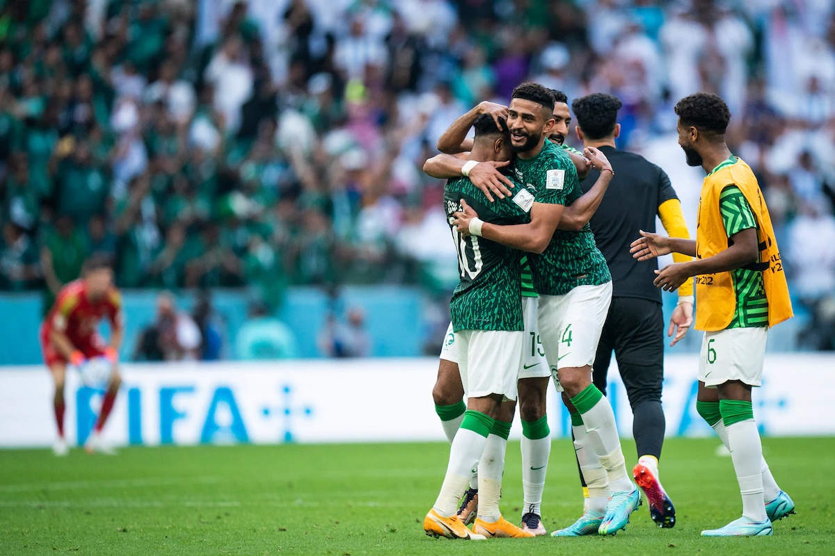 Trung Dong ran nut nhung nguoi dan dang chung vui sau dia chan o Qatar hinh anh