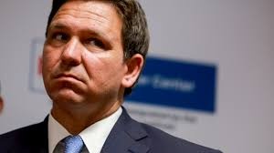 Nguoi ung ho ong Trump goi ong DeSantis la 'bao chua' hinh anh