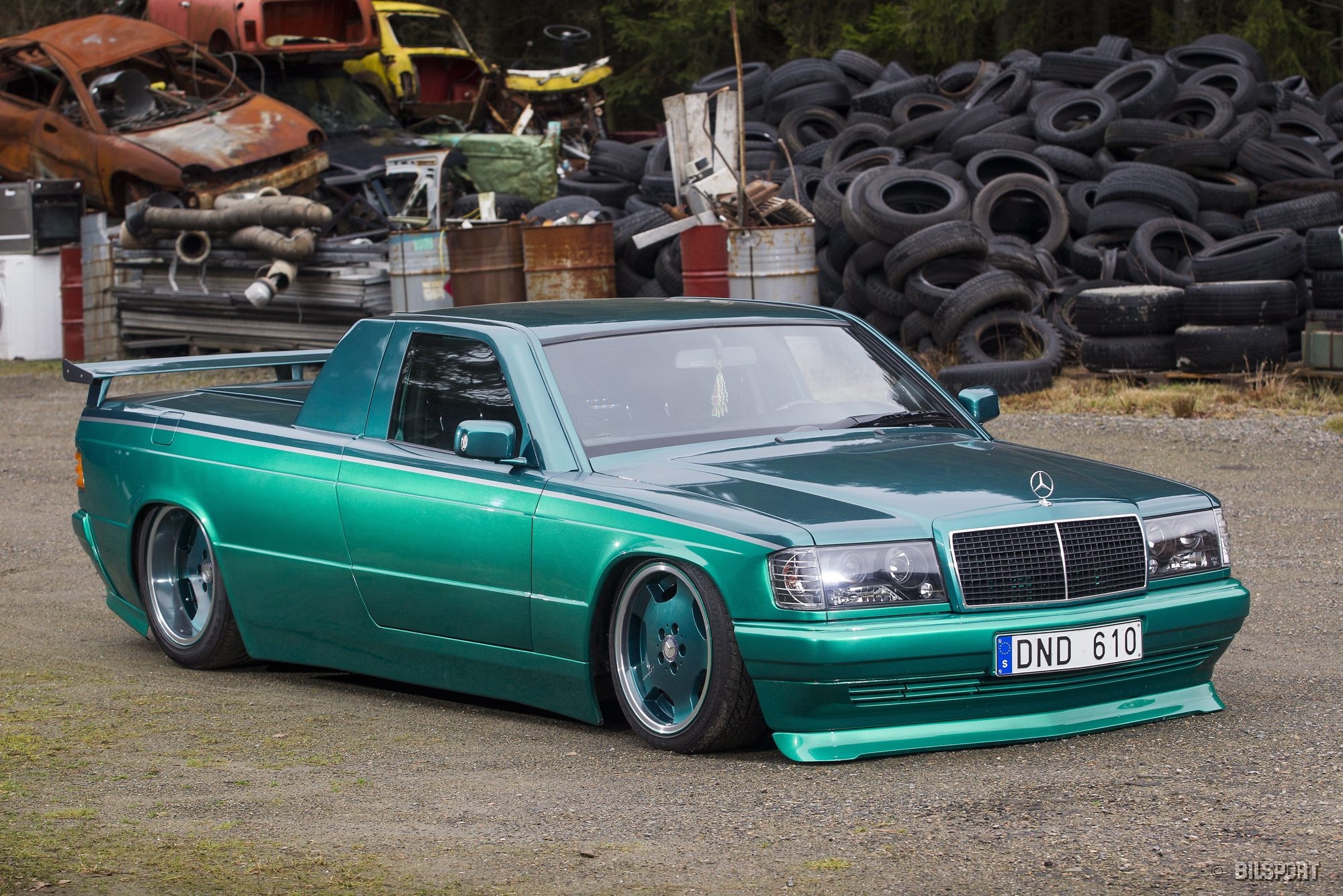 Luat le giup thieu nien Thuy Dien lai sieu xe khong can bang lai hinh anh