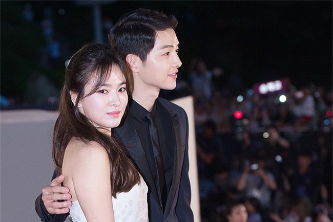 Ly do Song Hye Kyo khoc trong le cuoi duoc ban than tiet lo hinh anh