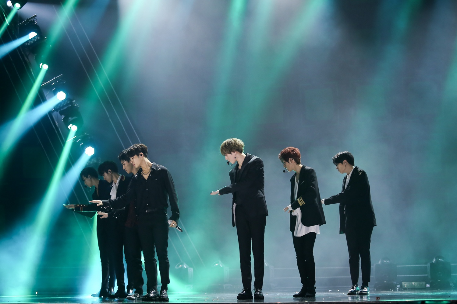 v live year end party 2017 anh 20