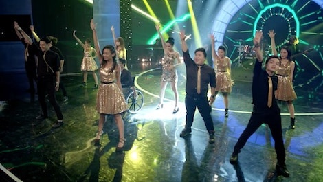 'Glee' tap cuoi: Angela Phuong Trinh giu lai con, CLB khong giai tan hinh anh