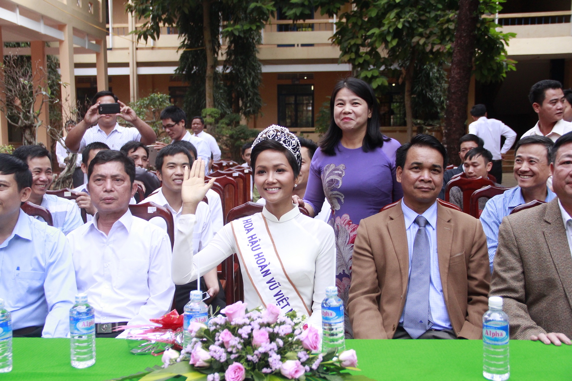 Hoa hau H'Hen Nie ve dak lak anh 2