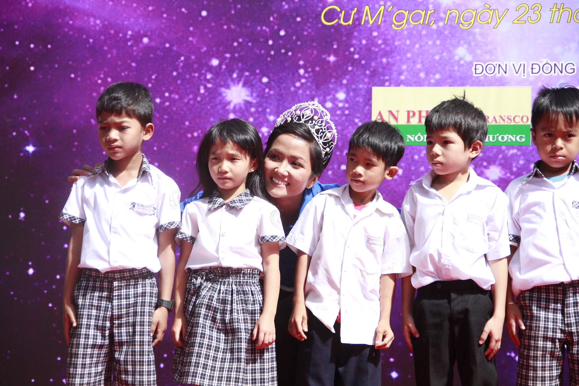 Hoa hau H'Hen Nie ve dak lak anh 8