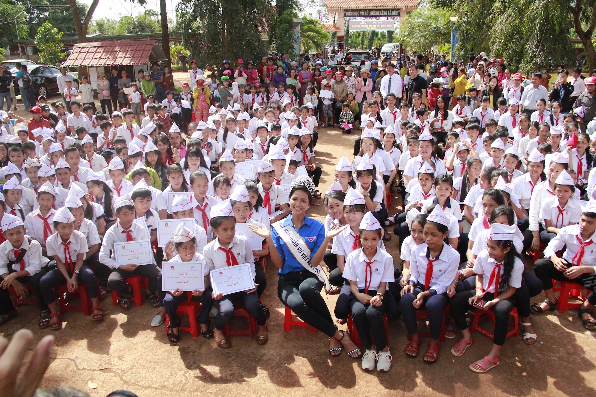 Hoa hau H'Hen Nie ve dak lak anh 10