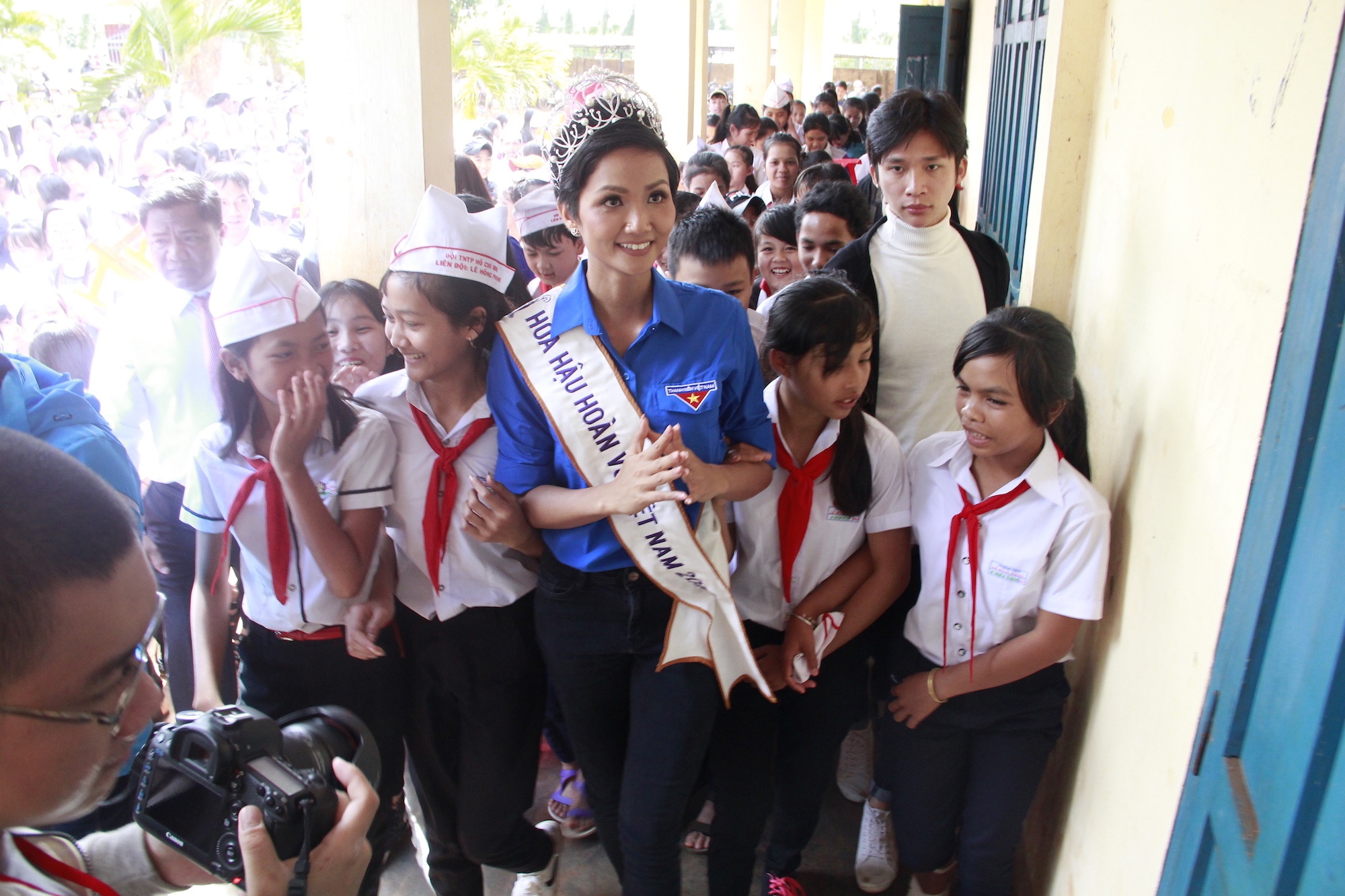 Hoa hau H'Hen Nie ve dak lak anh 9