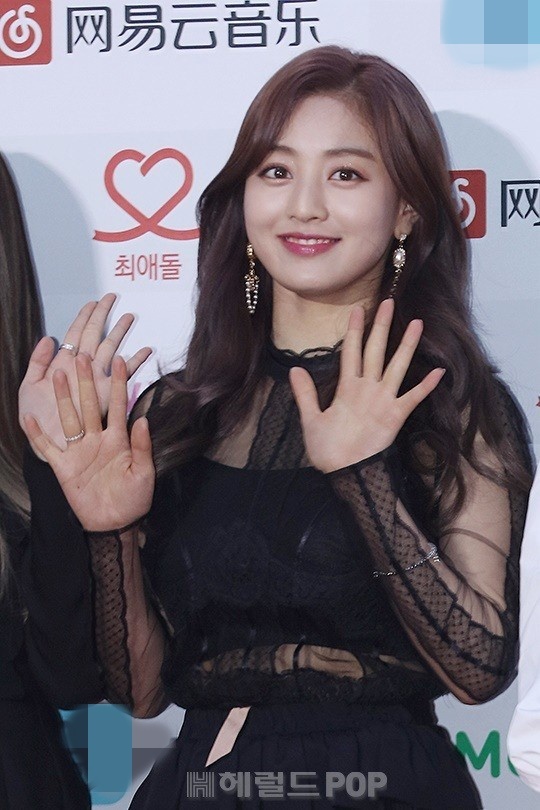sao hàn thảm đỏ gaon chart ảnh 8 sao han tham do gaon chart anh 8