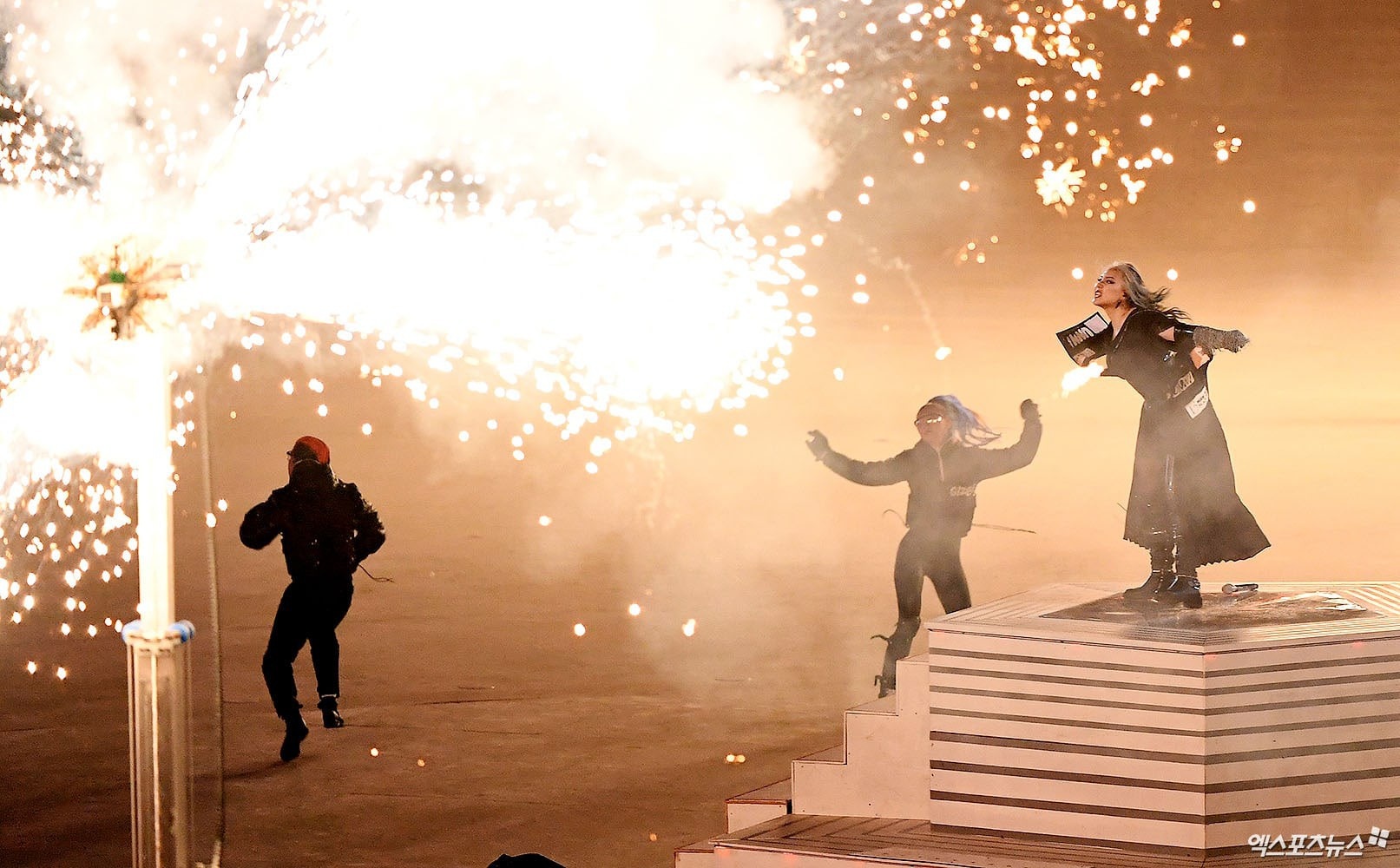 exo CL bế mạc olympic pyeongchang ảnh 3 exo CL be mac olympic pyeongchang anh 3