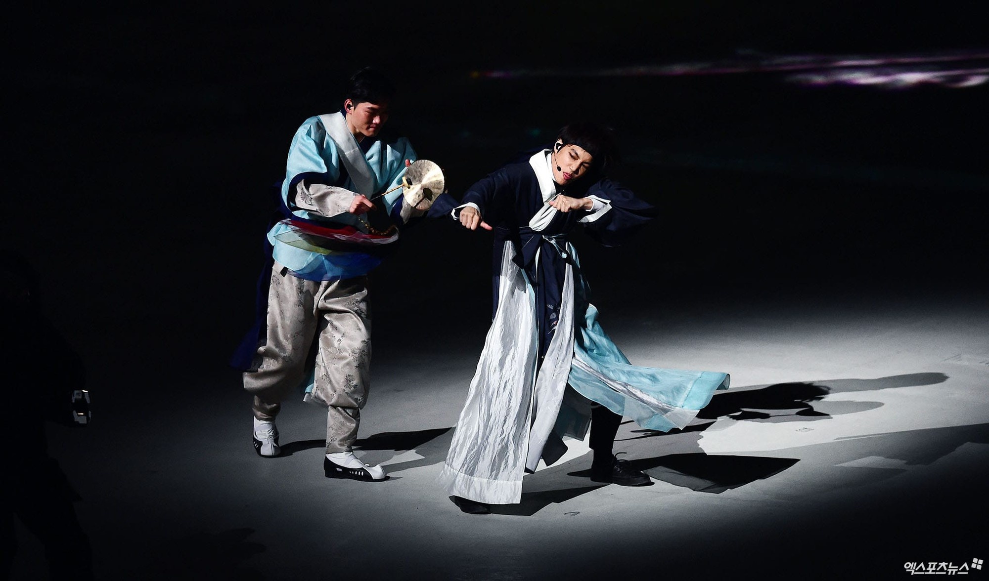 exo CL bế mạc olympic pyeongchang ảnh 2 exo CL be mac olympic pyeongchang anh 2