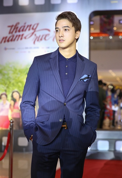 Tien vu thang nam ruc ro anh 9