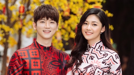 A hau Thanh Tu xuat hien tren bao Han trong ao dai truyen thong hinh anh