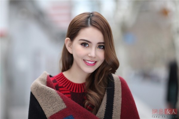 Nhan sac lai Tay xinh dep va quyen ru cua vo 9X Chau Kiet Luan hinh anh