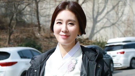 Ve tre trung cua sao nu U50 Han Quoc hinh anh