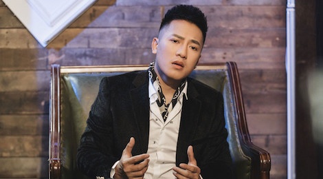 'Ngam hoa le roi' bat ngo hot tro lai du bi nhieu nguoi che hinh anh