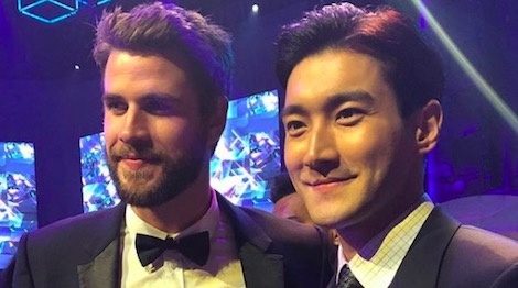 Liam Hemsworth hoi ngo Choi Si Won va Ngo Ton o Hong Kong hinh anh
