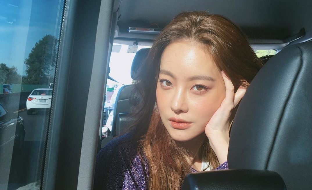 nhan sac ban gai kim bum anh 2