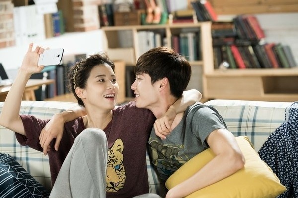 cap doi chi em trong phim han anh 3