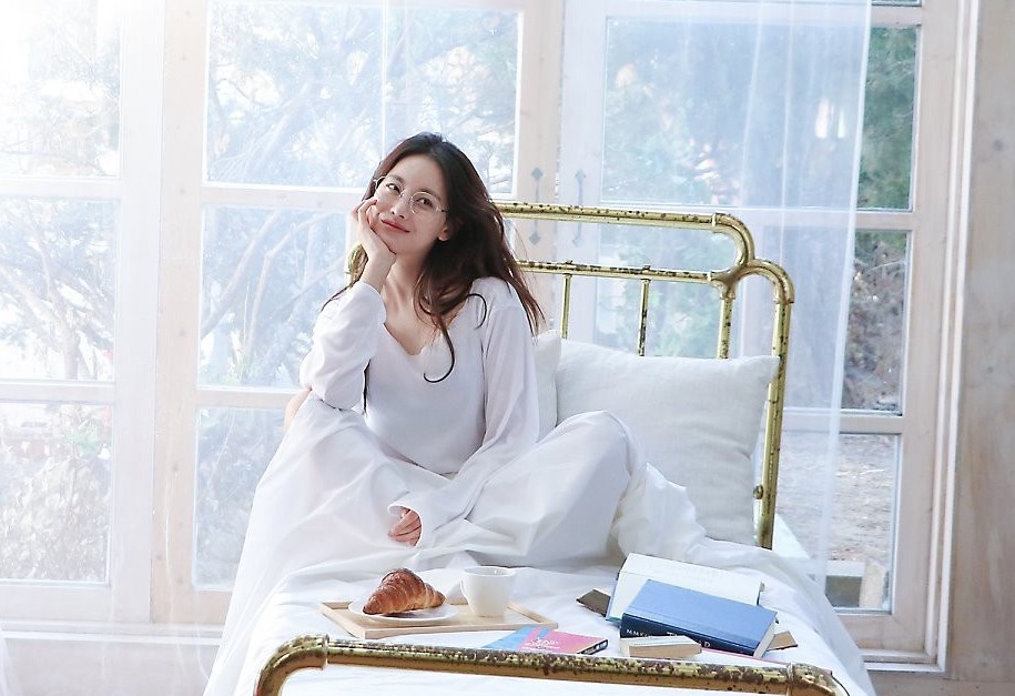 nhan sac ban gai kim bum anh 4