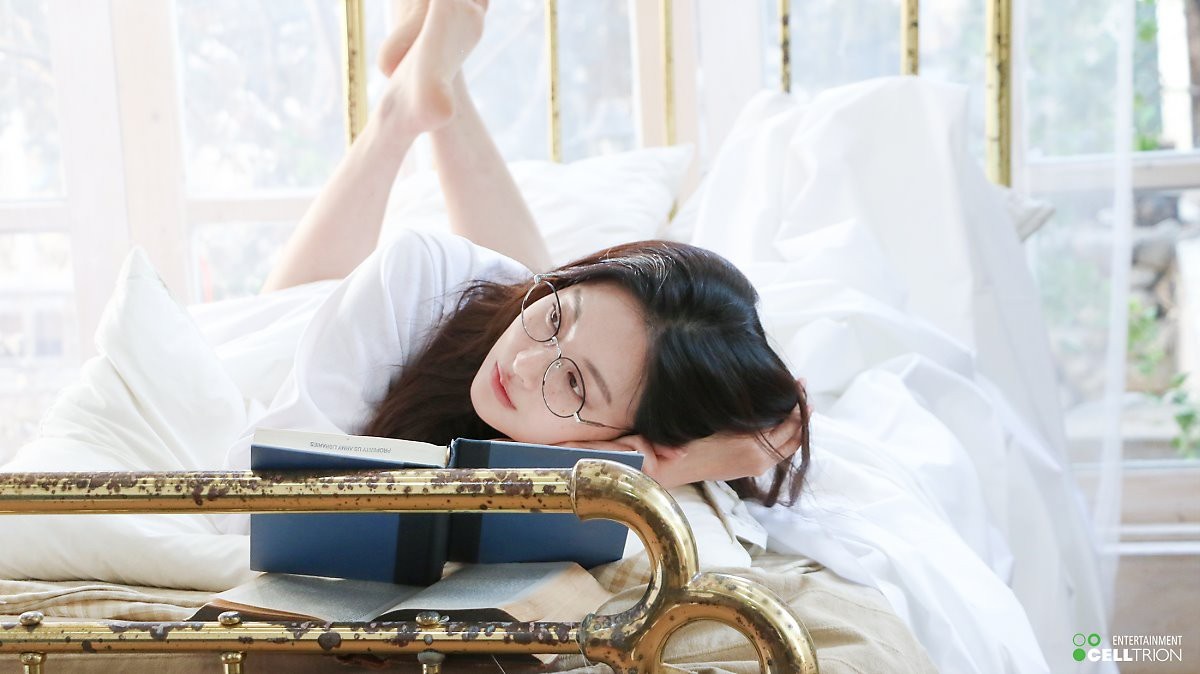 nhan sac ban gai kim bum anh 3