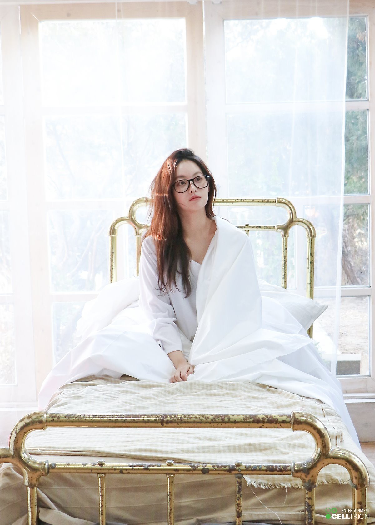 nhan sac ban gai kim bum anh 5