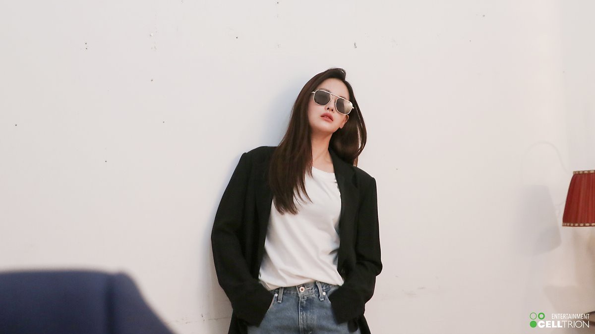 nhan sac ban gai kim bum anh 10