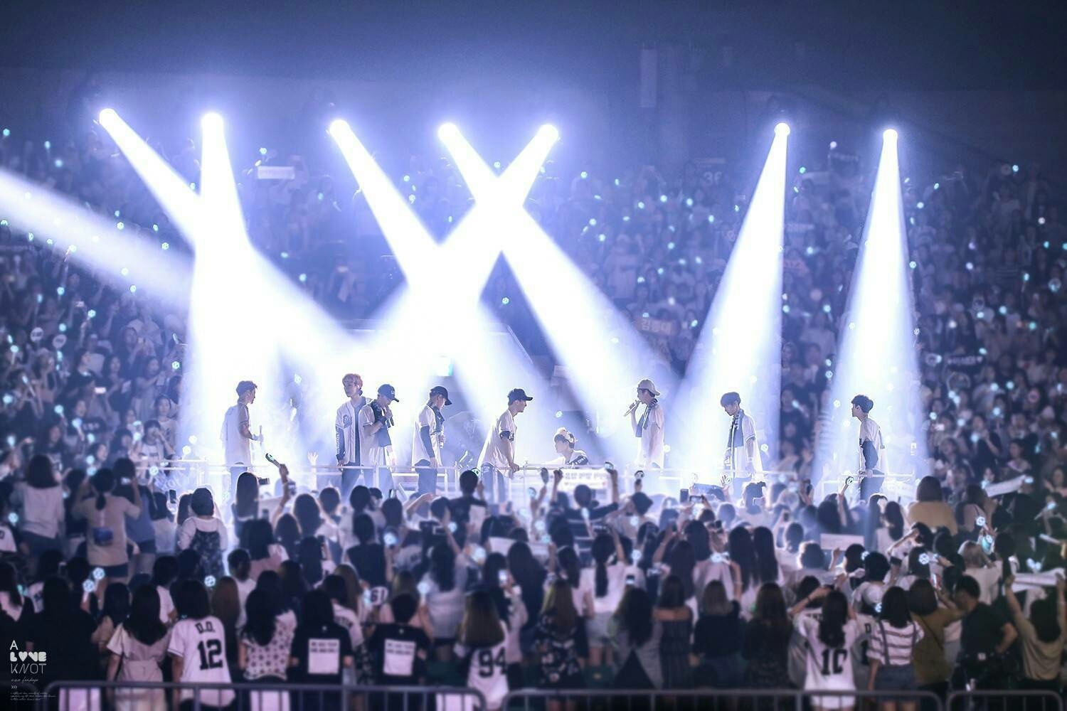 6 nam ra mat exo anh 16