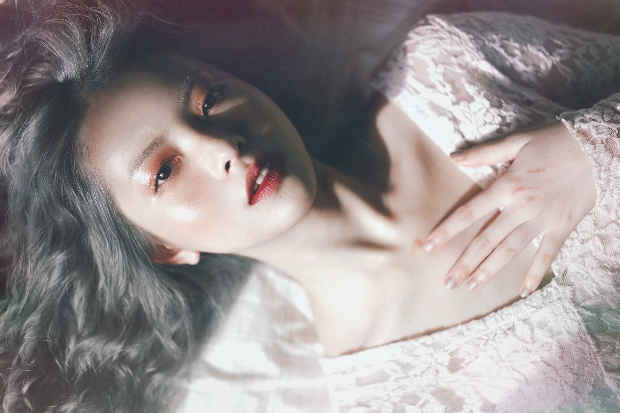 Yu Duong cua 'Loi nguyen huyet ngai' lot xac quyen ru o tuoi 25 hinh anh