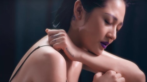 MV Ai khoc noi dau nay - Bao Anh hinh anh