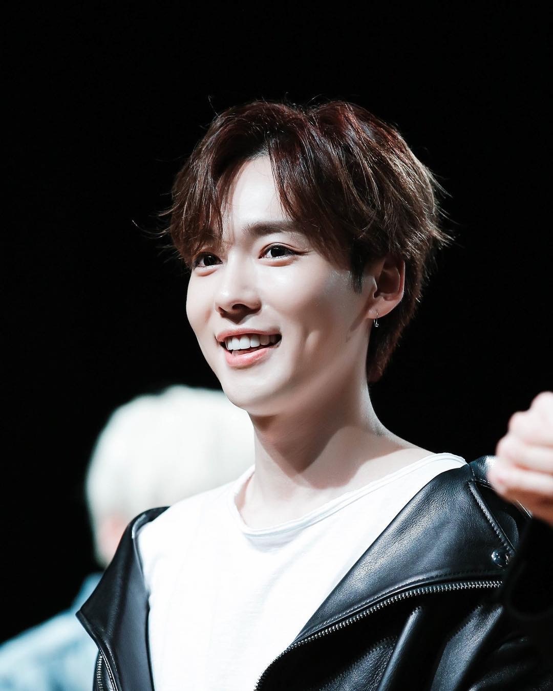 than tuong kpop binh chon nam ca si dep trai nhat anh 10