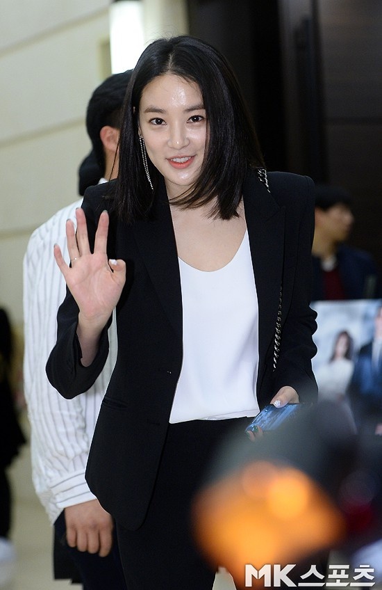 ban gai g-dragon noi bat o dam cuoi anh 3